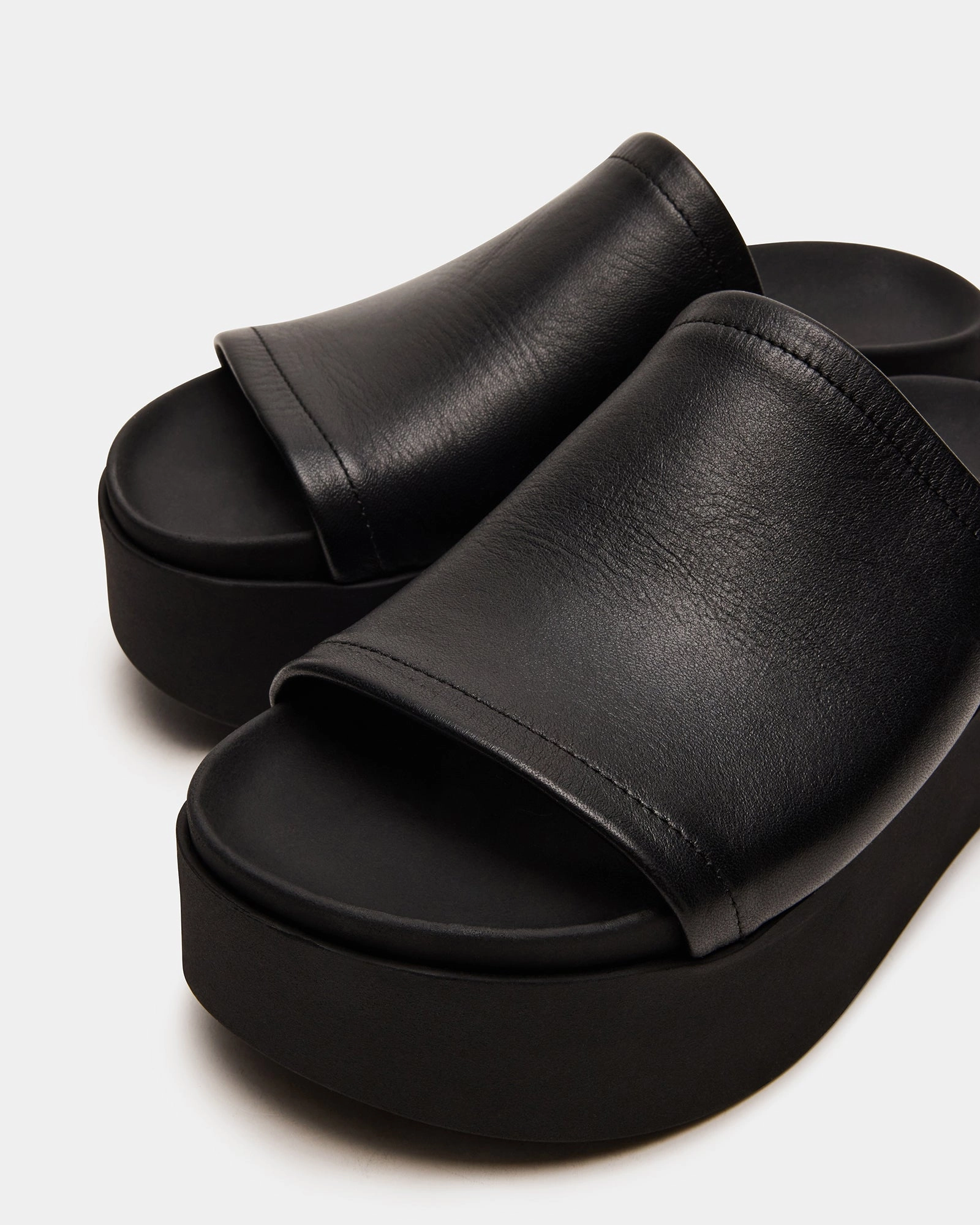 ARWEN BLACK LEATHER