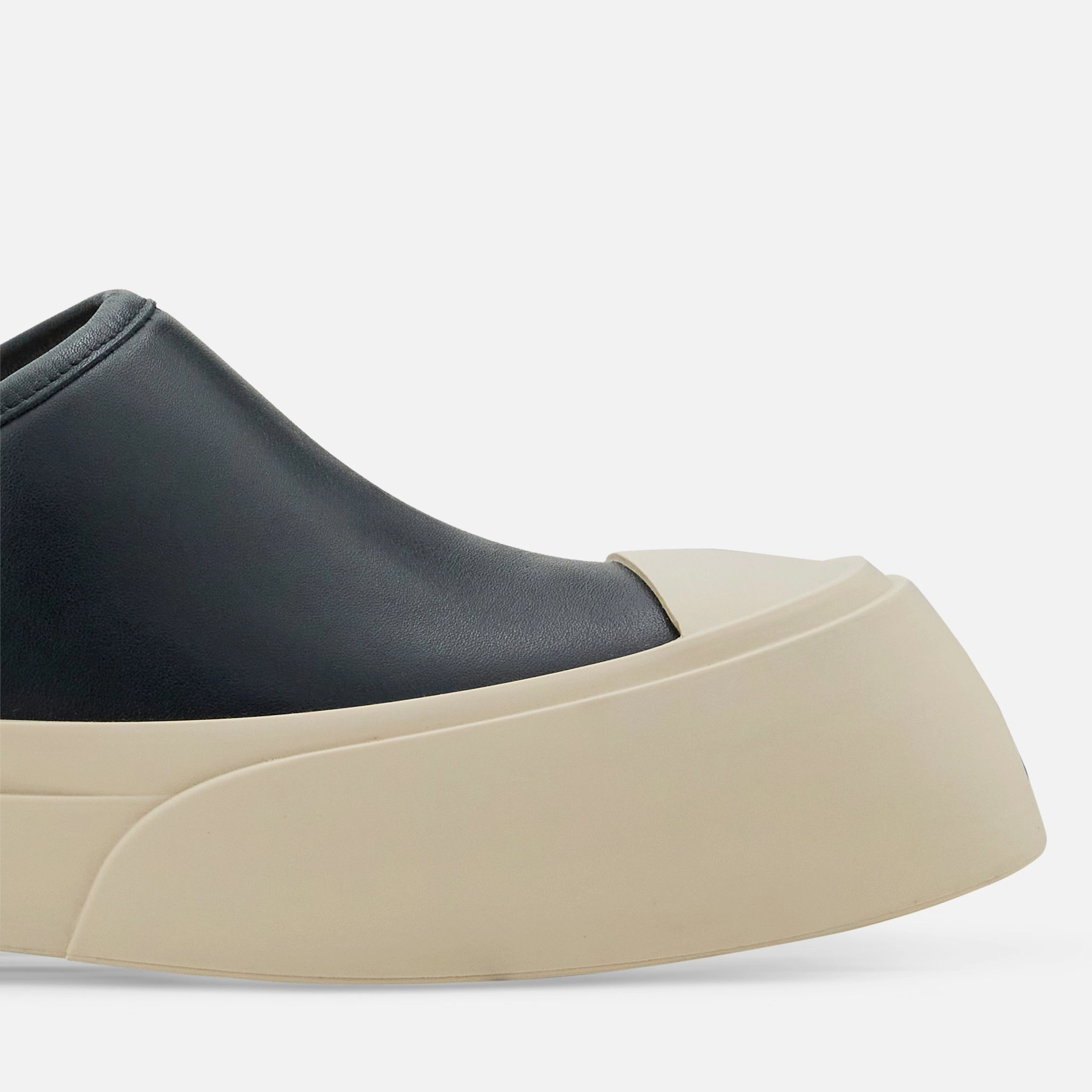 Pablo Slip-On Sneakers Black