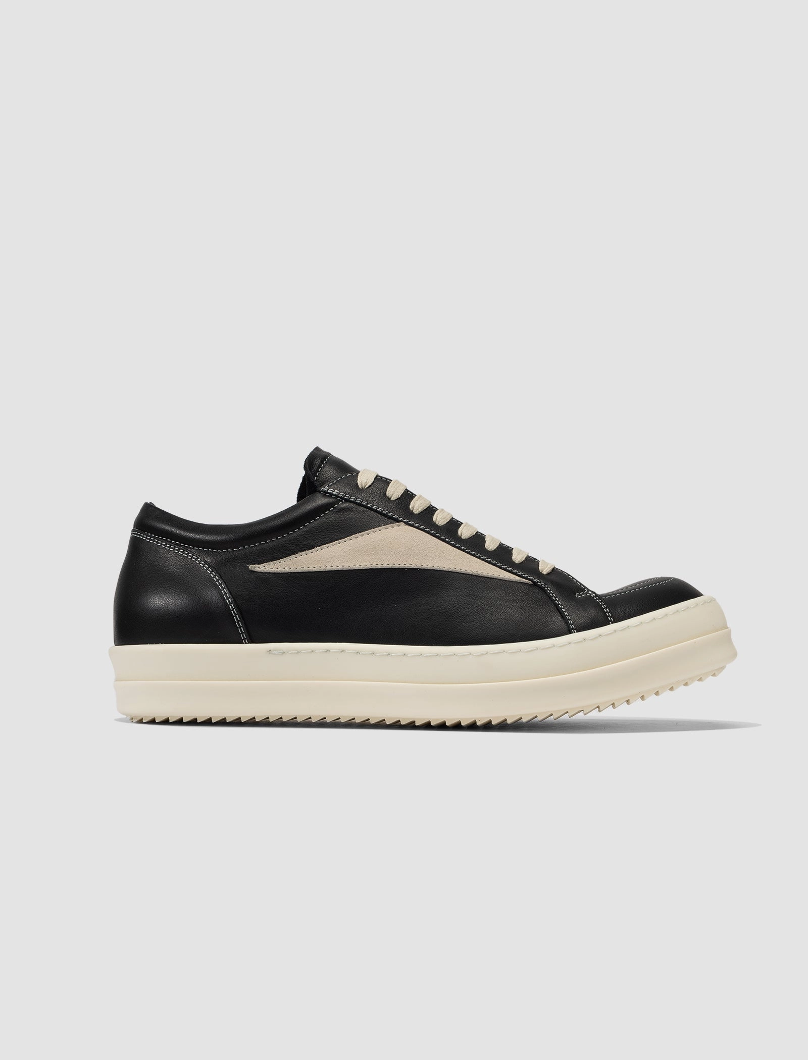 VINTAGE SNEAKERS